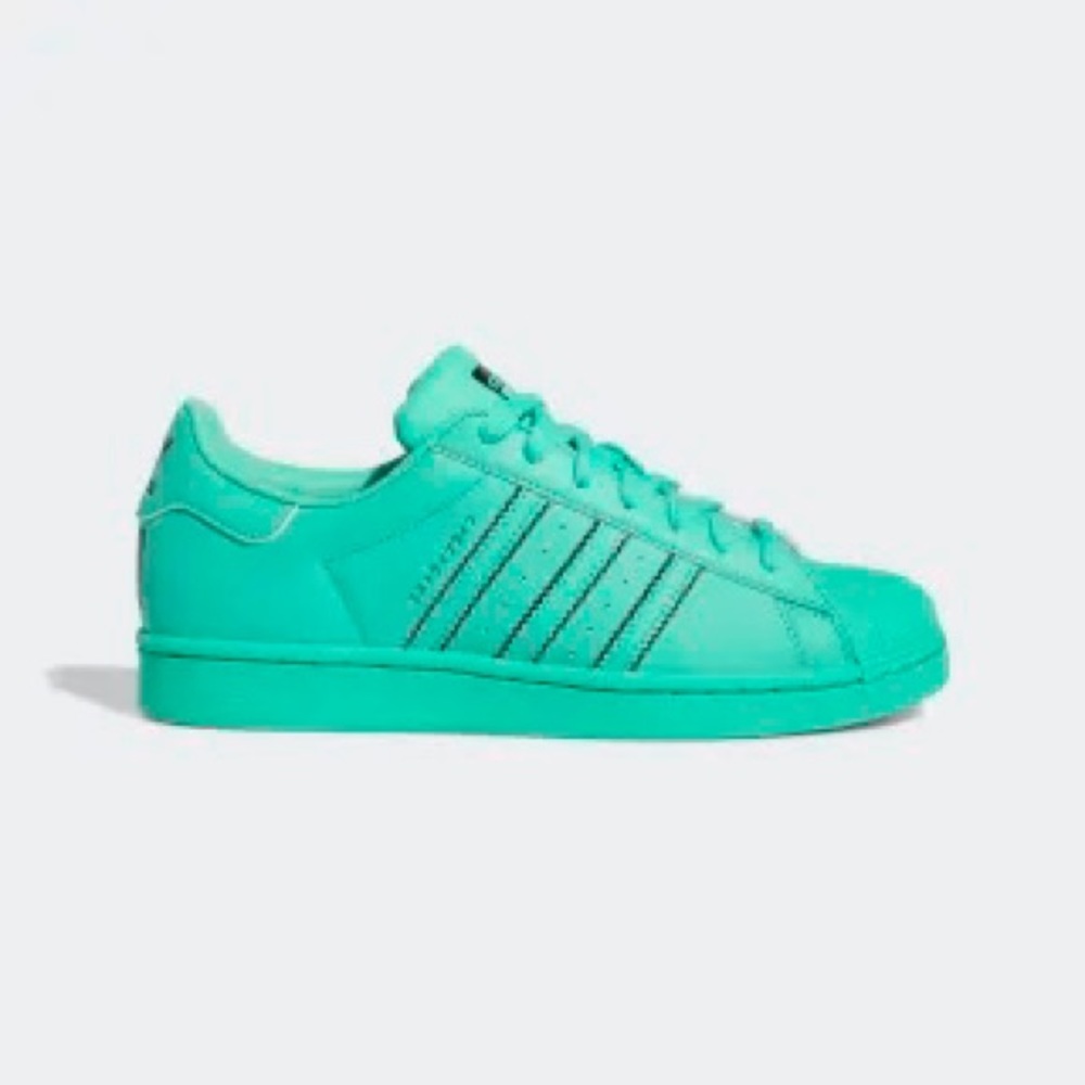 NWT - Mens Adidas Superstar GV9444 Size 8.5